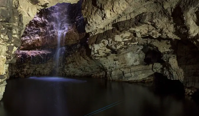 Air terjun Gua Smoo – Durness, Skotlandia