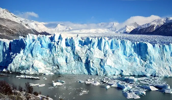 Ein großer Gletscher in Patagonien in Argentinien