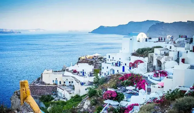 Čudovit razgled s pogledom na obalo Santorinija v Grčiji