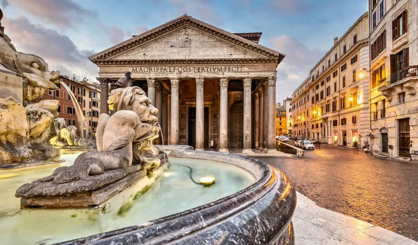 Utsidan av det antika Pantheon i Rom, Italien