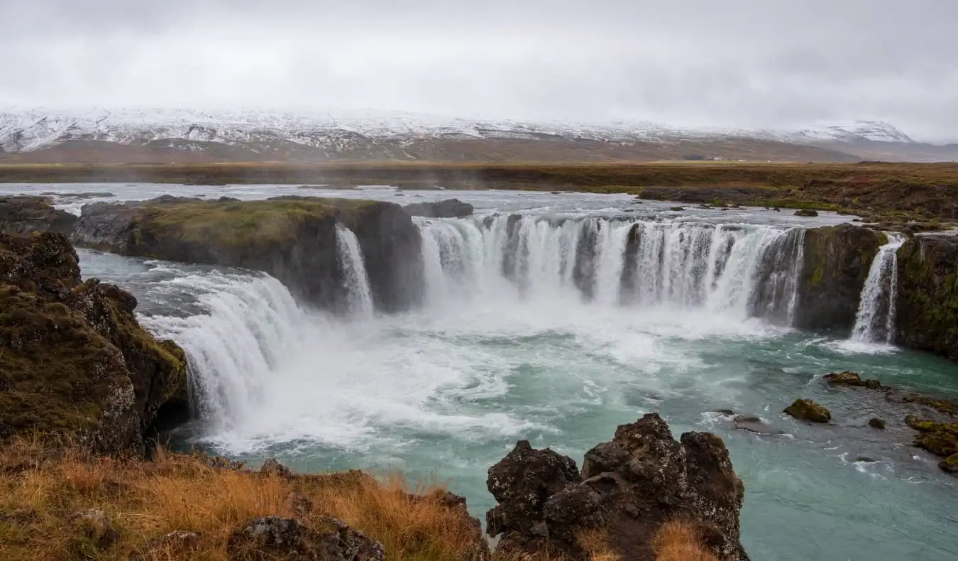 La cascata Goðoss a forma di ferro di cavallo in Islanda