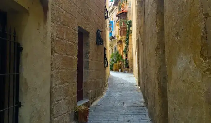 Et historisk monument i den gamle bydel på Malta