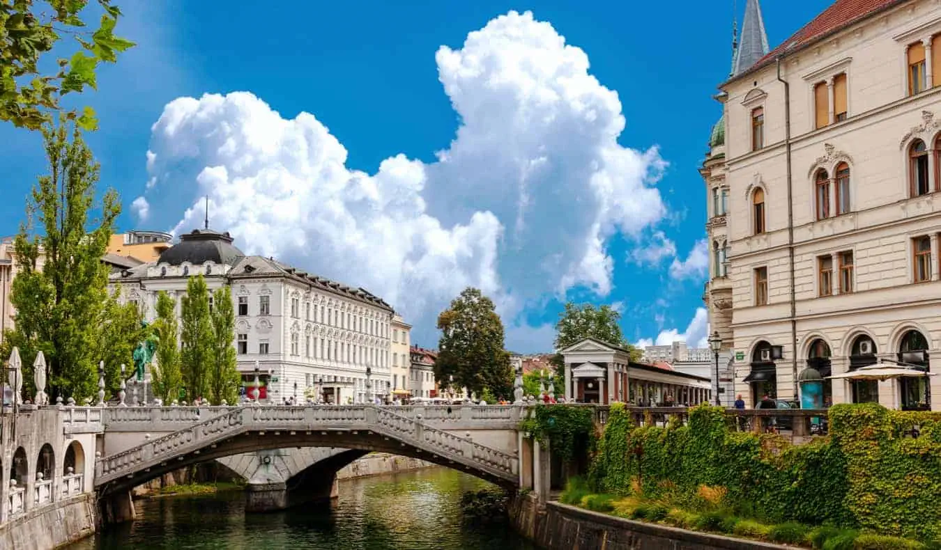 Die Altstadt in Ljubljana, Slowenien an einem hellen Sommertag