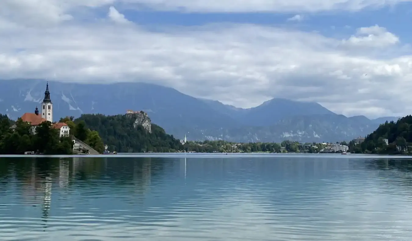 İkonik Bled Gölü ve Slovenya'daki pitoresk adası