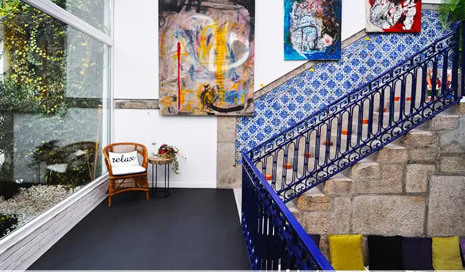 Holul de lux al Hostelului Gallery din Porto, Portugalia