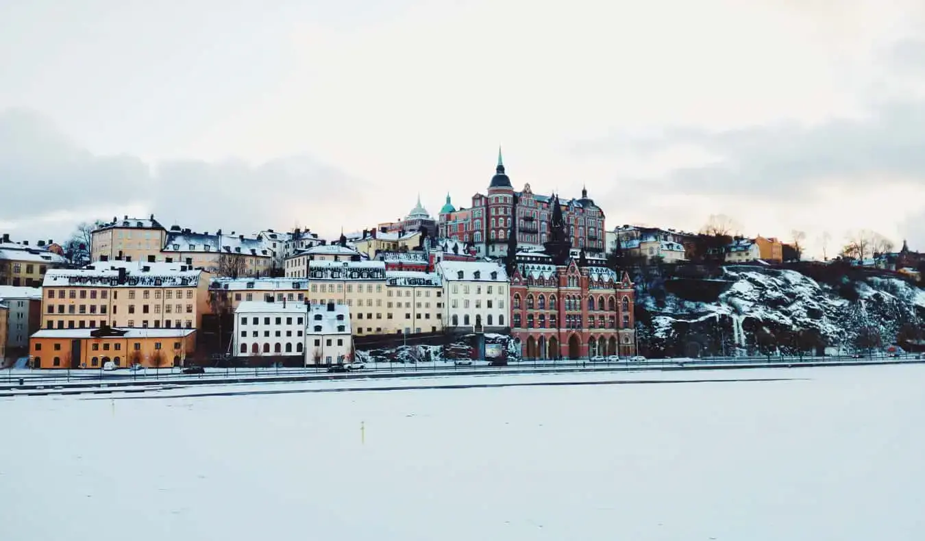 Malownicza dziejowa architektura w Sztokholmie