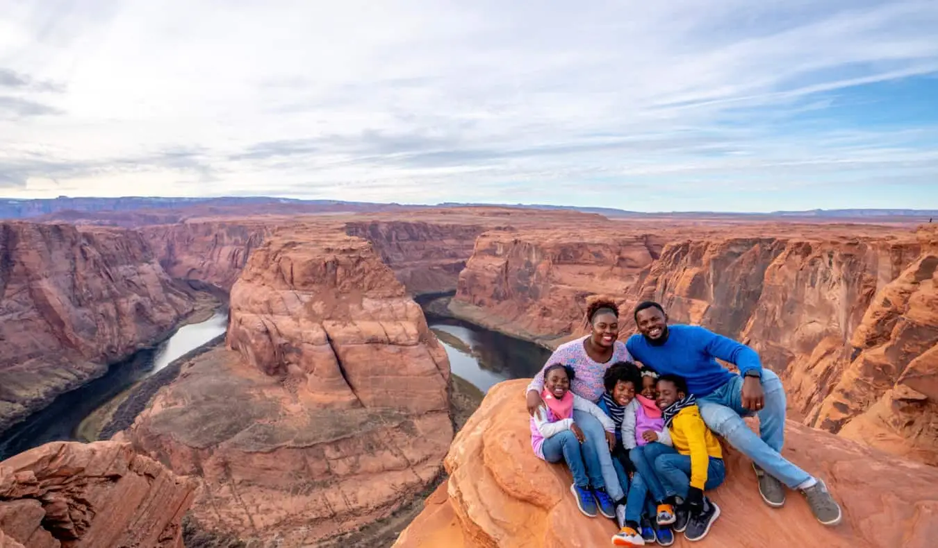 Karen từ The Mom Trotter và gia đình cô ấy ở Horseshoe Bend, Hoa Kỳ