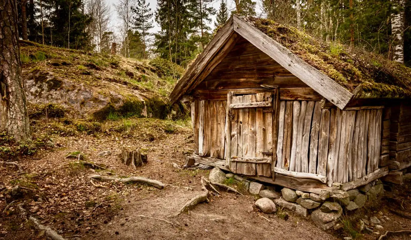 Stara koča na otoku Seurasaari v Helsinkih na Finskem