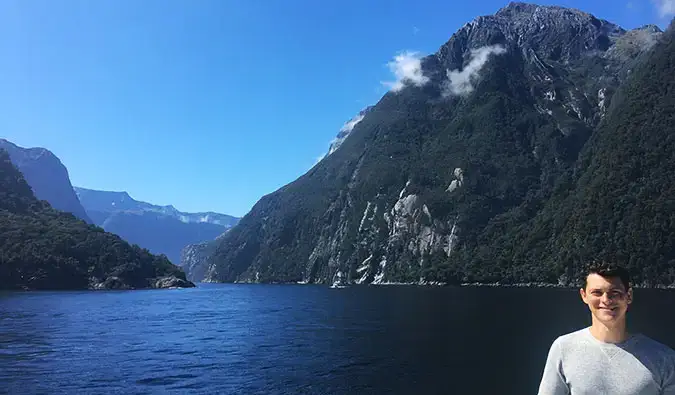 Noamdic Matt på cruise gjennom Milford Sound, New Zealand