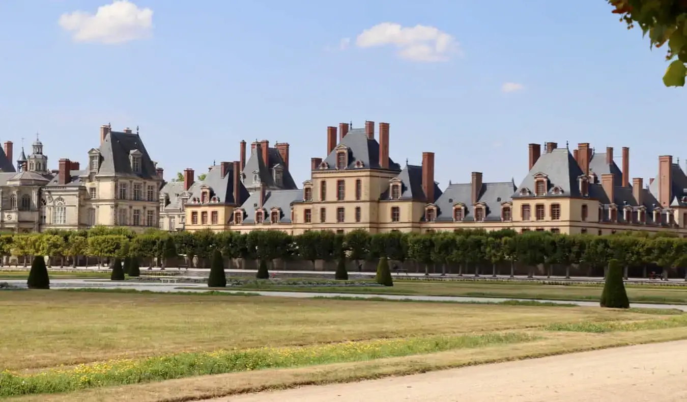 Das extravagante Äußere des Schlosses Fontainebleau in Frankreich