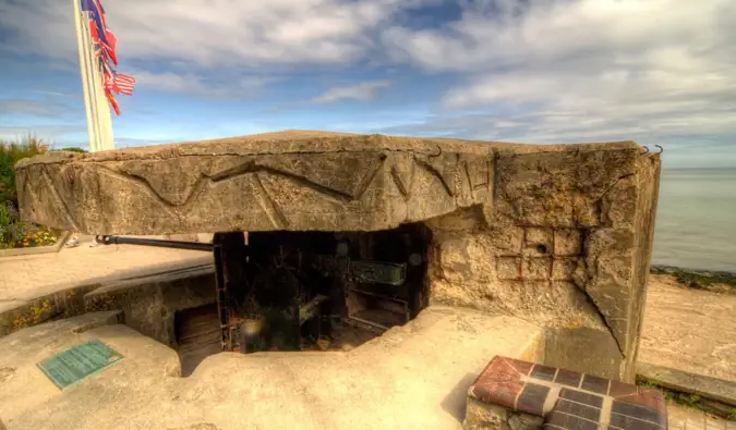 L'un des bunkers restants en Normandie sur les plages du Débarquement de la Seconde Guerre mondiale