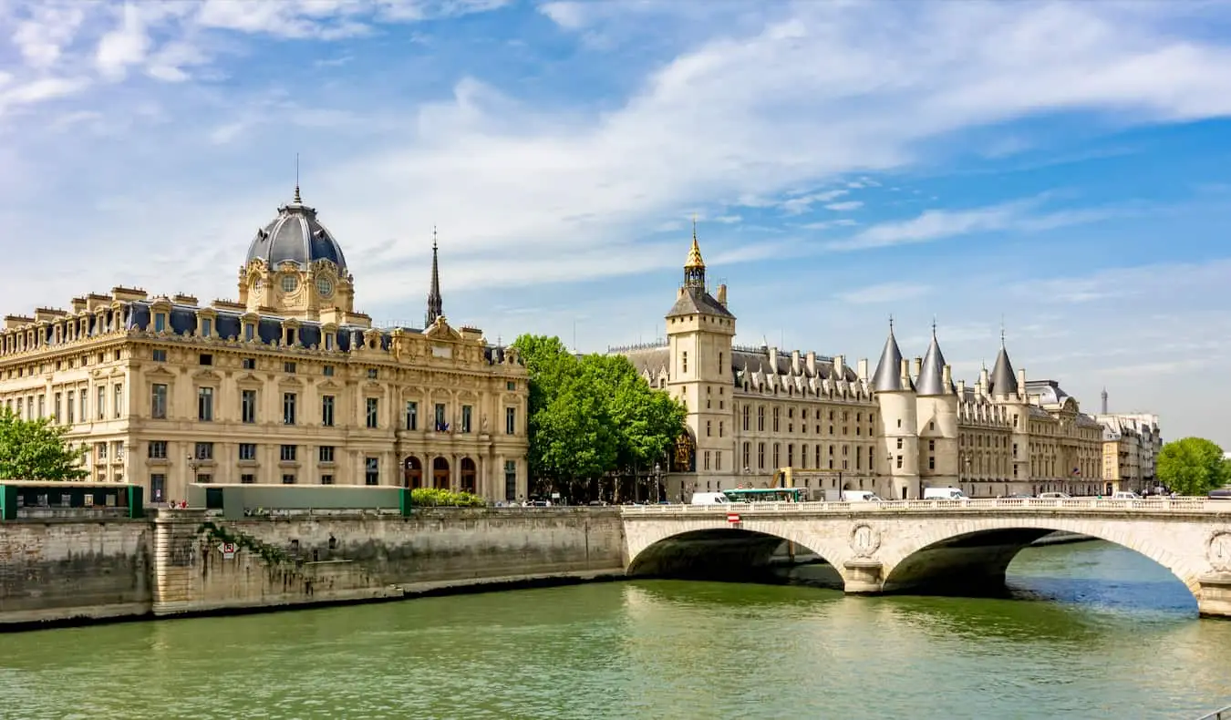 Pariisin 8 parasta hotellia