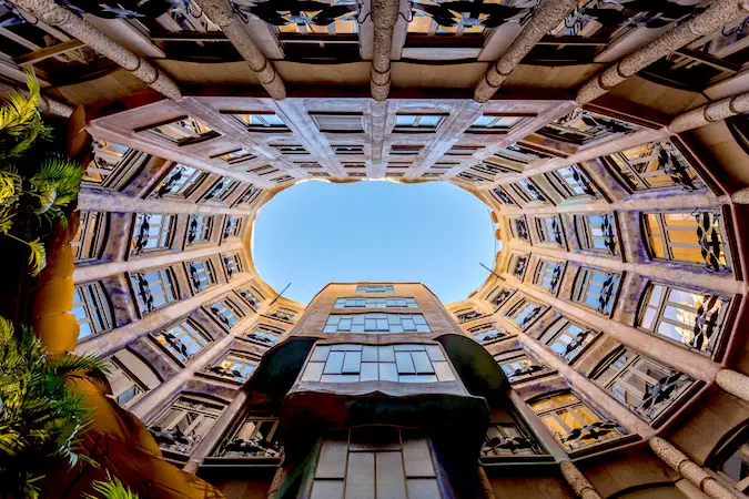 La Pedrera Barcelona oleh Laurence Norah