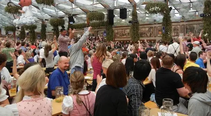 Münih'teki Oktoberfest bira festivalindeki Hofbrau Evi