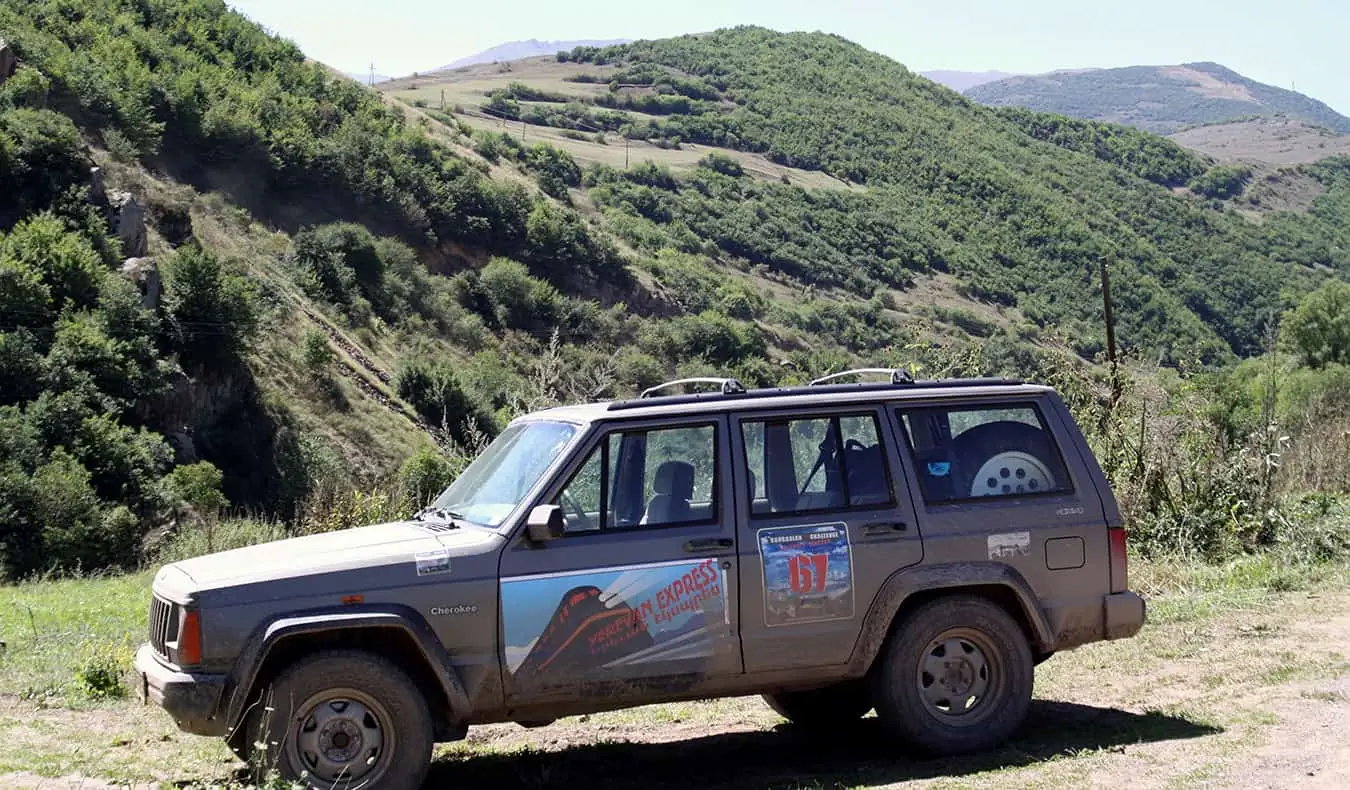 jeepbilen som Ric fra Global Gaz kjørte i et globalt rally