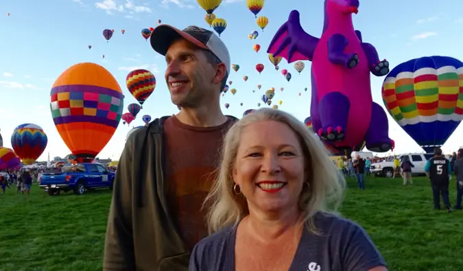 Marc und Julie von RV lieben es, Luftballons anzuschauen