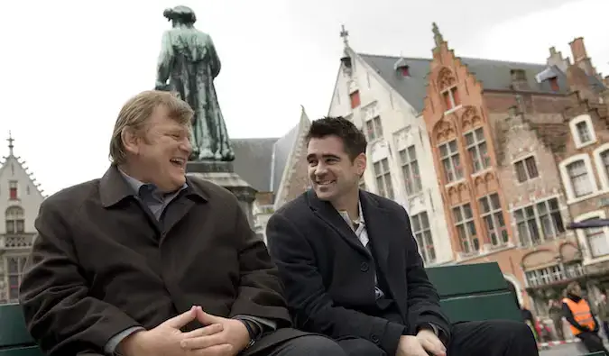 twee mannen praten in film in brugge