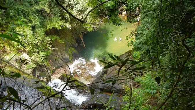 басейн в основата на водопада