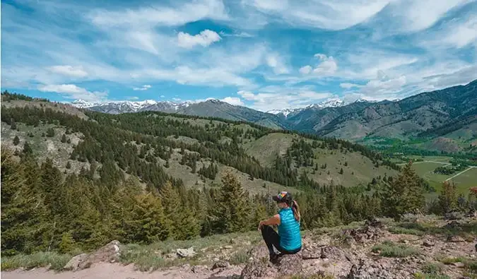 Kristin Addis Idaho'da yürüyüş yapıyor