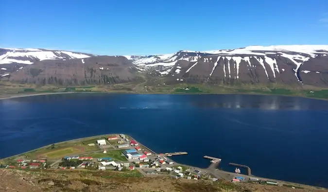 Skats ar skatu uz Thingeyri win Westfjords, Islande