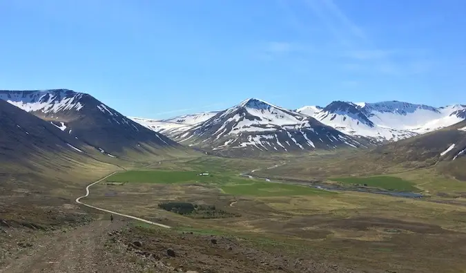 Jasný slunečný den ve Westfjordech na Islandu