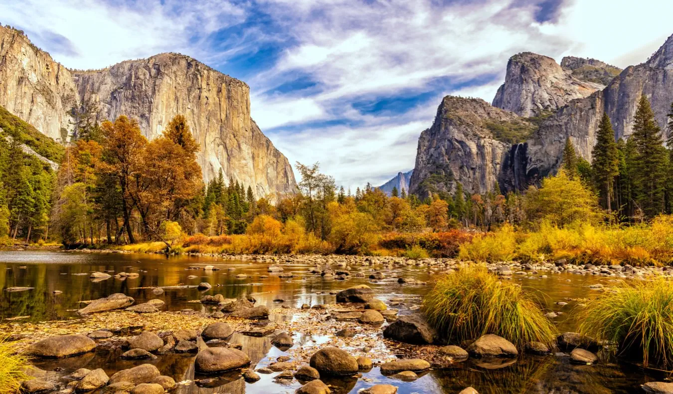 Nádherná scenérie Yosemitského národního parku v Kalifornii