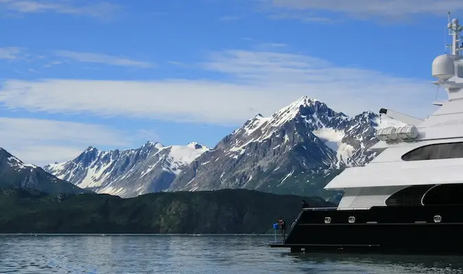 arielle yat teknesi alaska'ya yanaştı