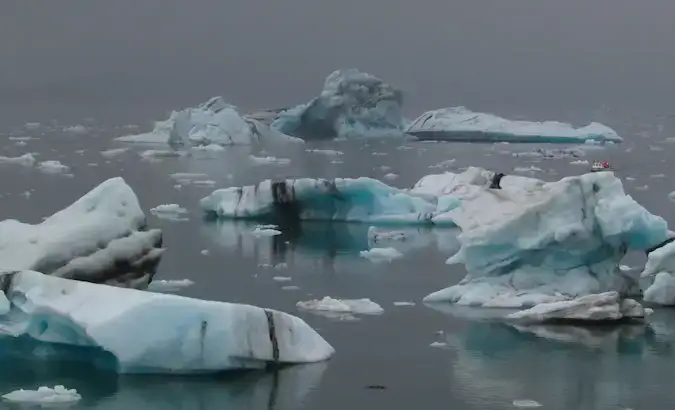 Lagun ais Jökulsárlón di tenggara Iceland