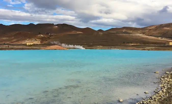 Abfluss aus der Geothermieanlage in der Nähe von Myvatn