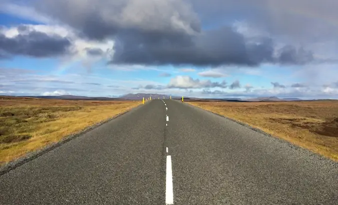 la carretera de circunvalación que rodea el país de Islandia