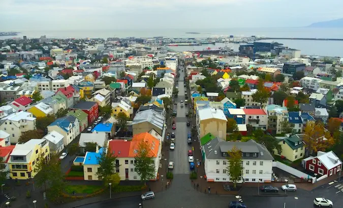 Reykjavik og dets fargerike hus ovenfra