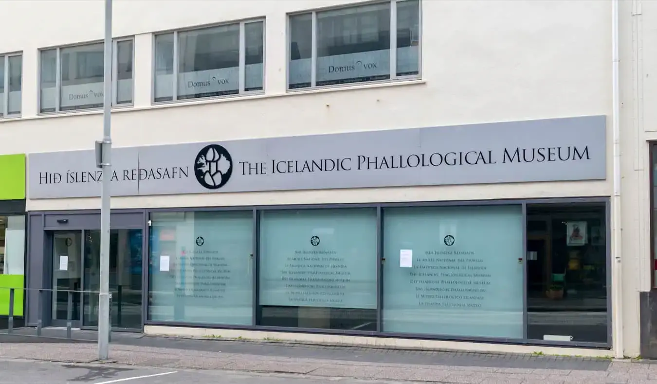 El exterior del famoso Museo del Pene en Reykjavik, Islandia