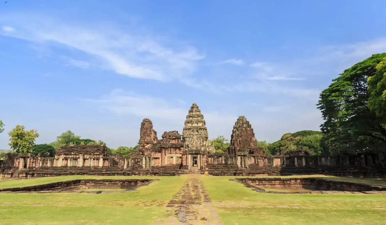 Reruntuhan Buddha kuno di Phimai di Isua, Thailand