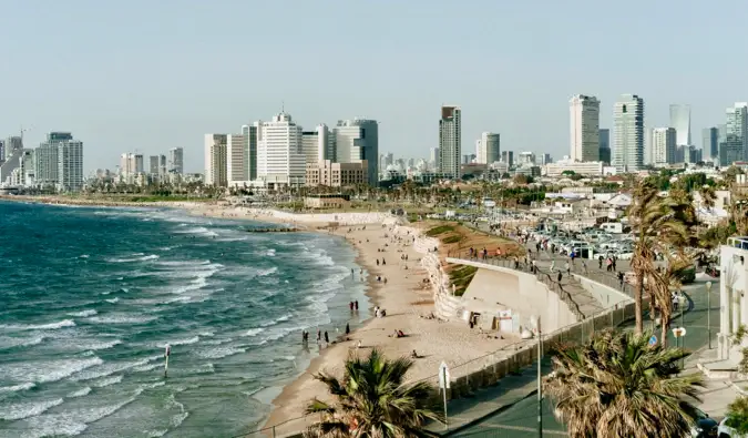 En luftfoto af Tel Aviv og dens kystlinje i Israel