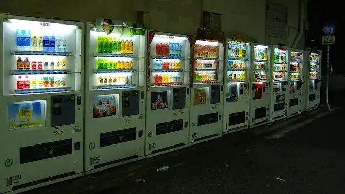 Einige der skurrilen Straßenautomaten in Japan