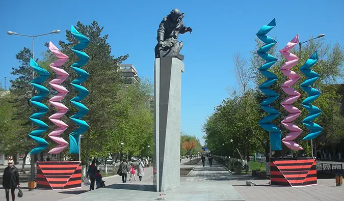 una estàtua a Karaganda