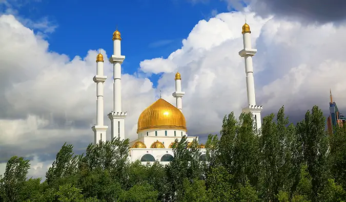 Kazakistan'da altın kaplamalı bir cami