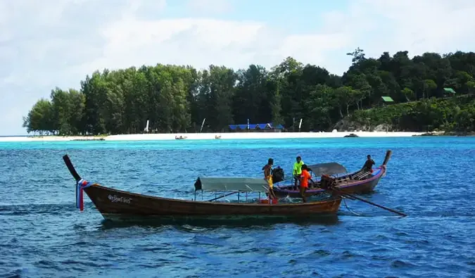 perahu nelayan lokal di Ko Lipe