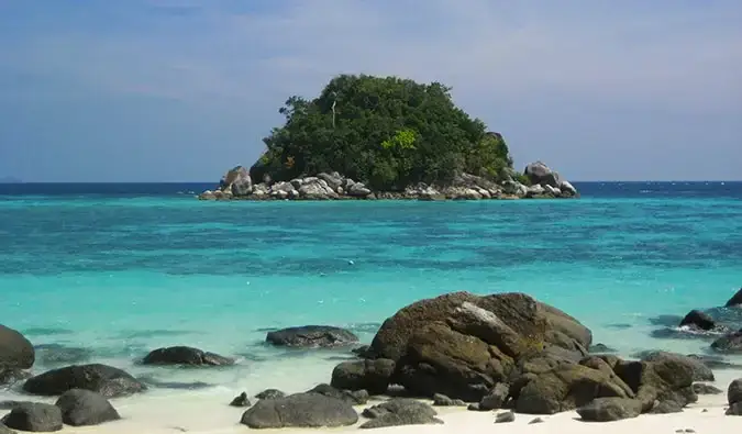 salah satu pulau tak berpenghuni di sekitar Ko Lipe