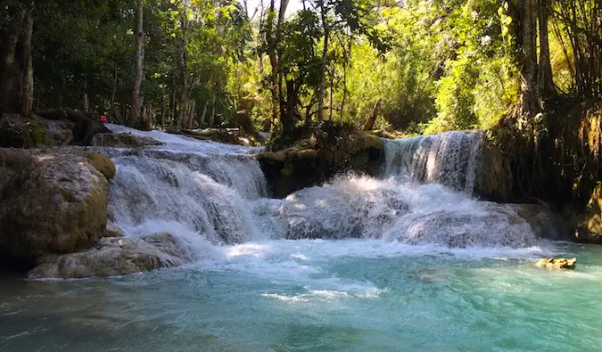 น้ำตกกวงสีที่สวยงามในประเทศลาว