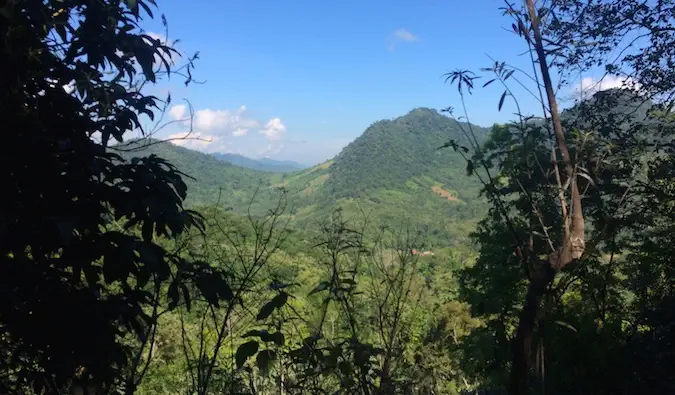 Air terjun Kuang Si yang terkenal di Laos