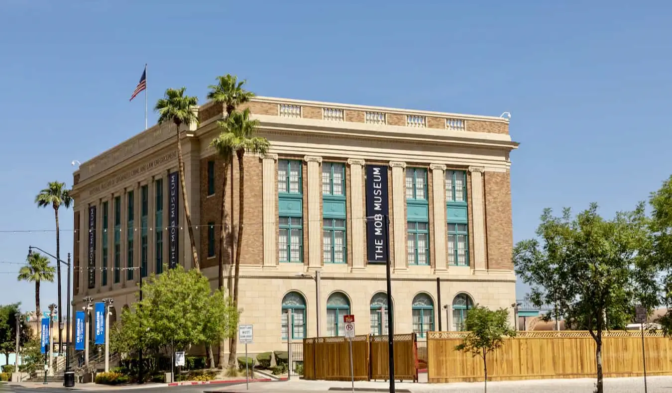 O exterior do Mob Museum em Las Vegas, Nevada