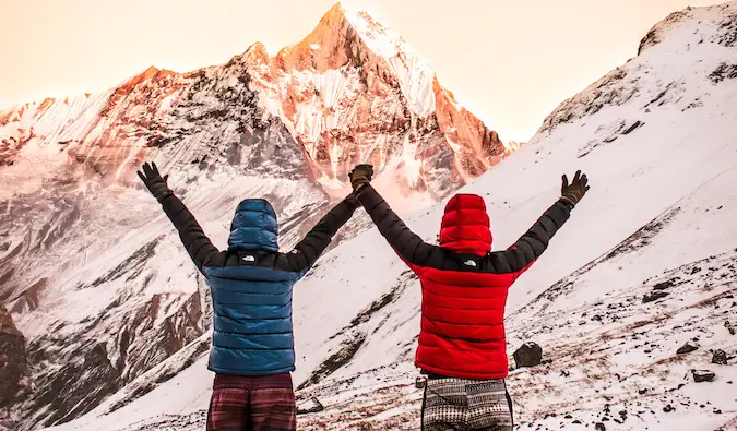 Charlotte dan Natalie di Basecamp Anapurna