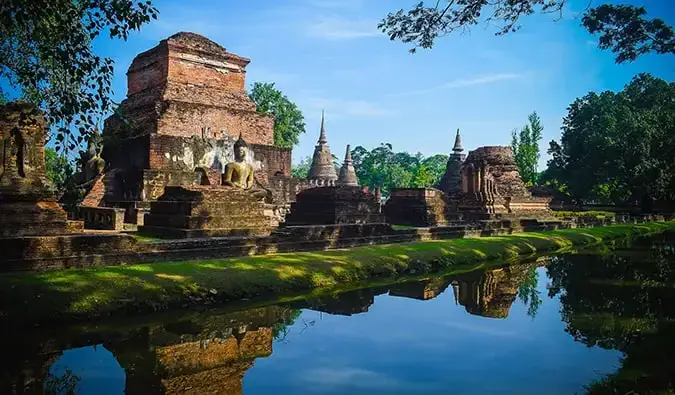 Sukhothai - šventyklų kolekcija, aptverta grioviu