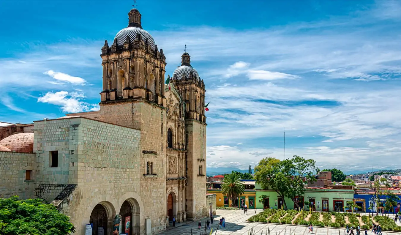 En historisk kristen kyrka i vackra Oaxaca, Mexiko