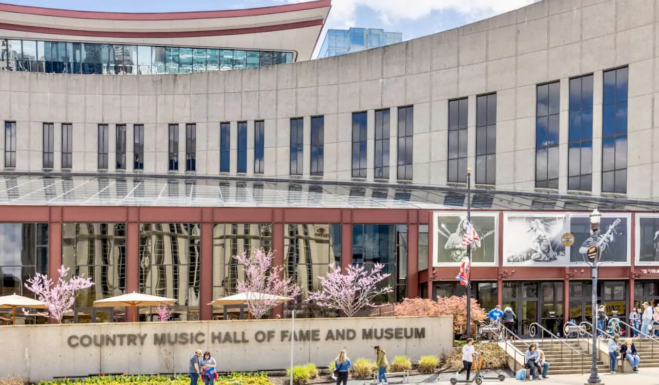 Le Country Music Hall of Fame sous le soleil de Nashville, Tennessee, États-Unis