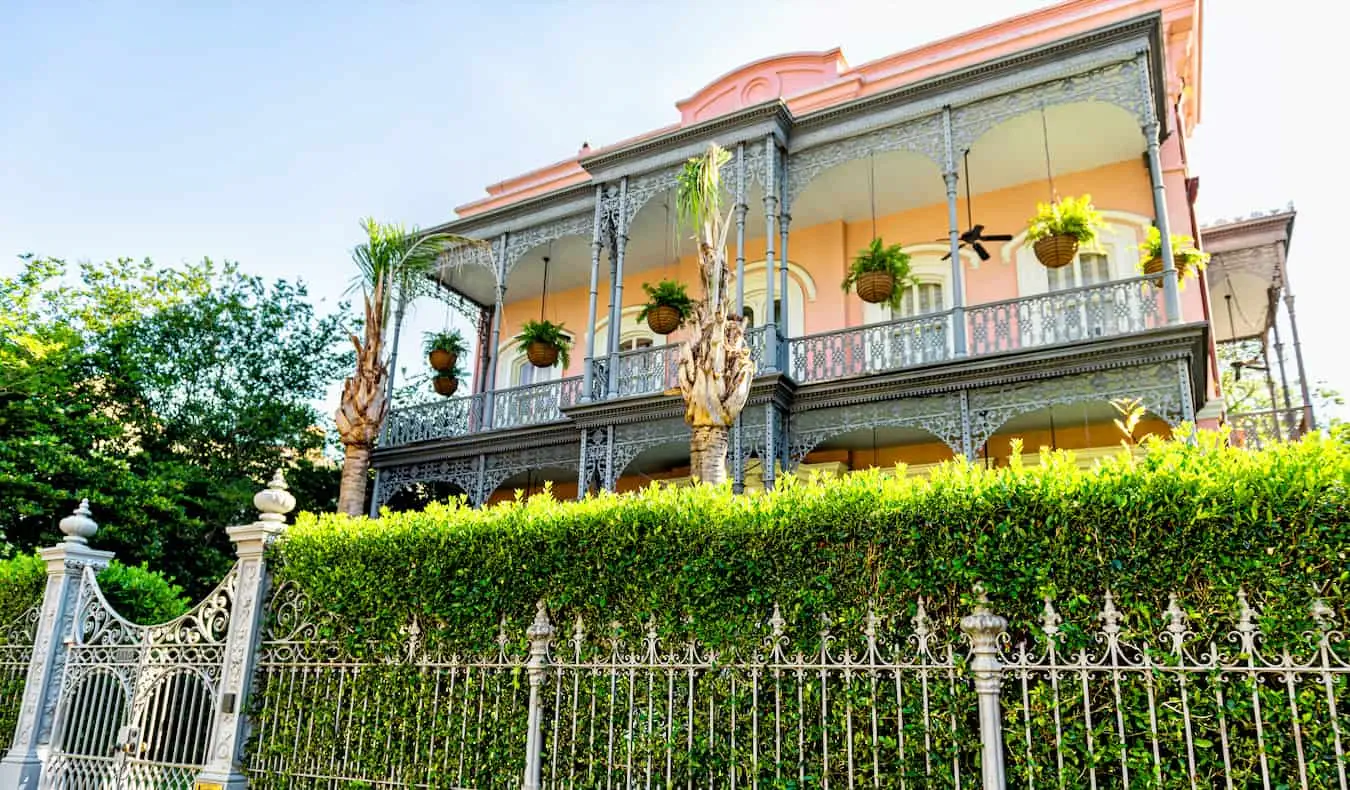 Một ngôi nhà cổ tuyệt đẹp ở Garden District tuyệt đẹp của New Orleans