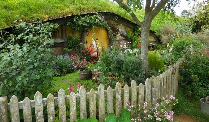 Una casa hobbit en Hobbiton, Nueva Zelanda, del set del Señor de los Anillos