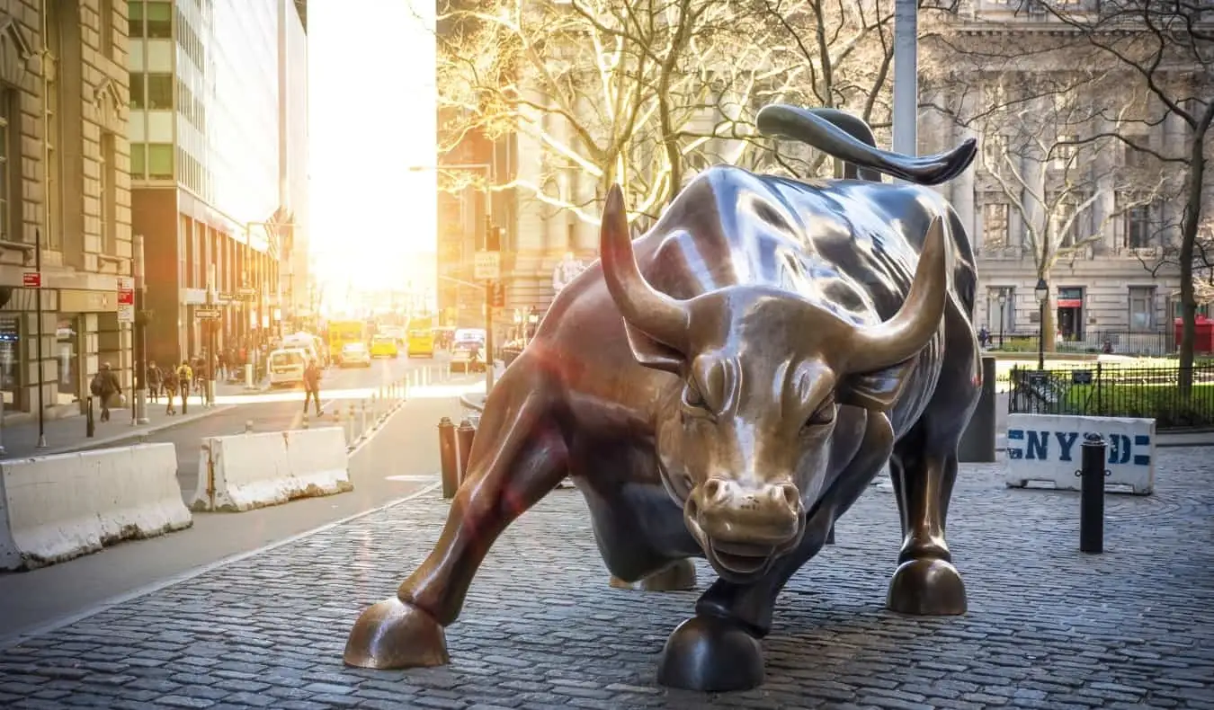 The Charging Bull-statuen i New York City på Wall Street