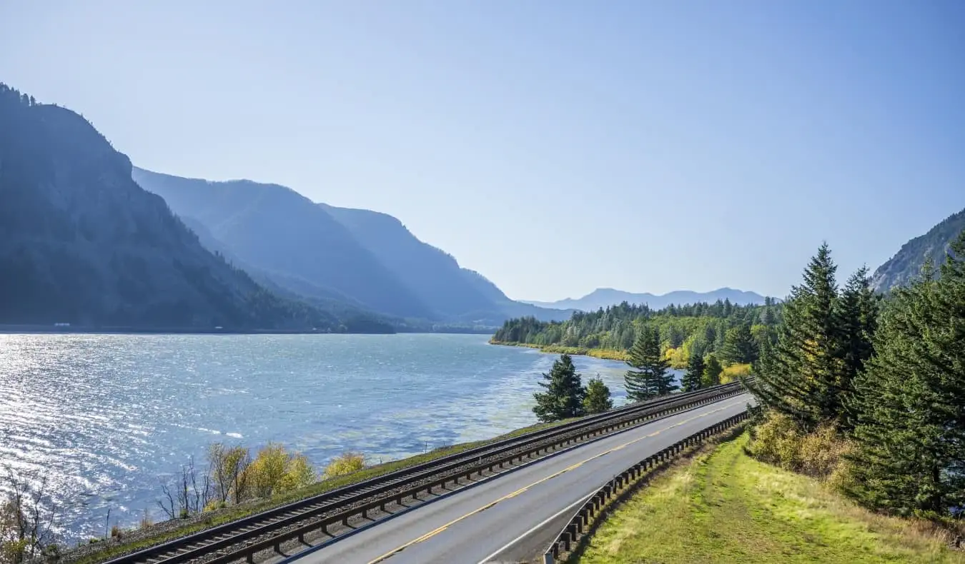 En naturskön utsikt med utsikt över Columbia River Gorge nära Portland, Oregon